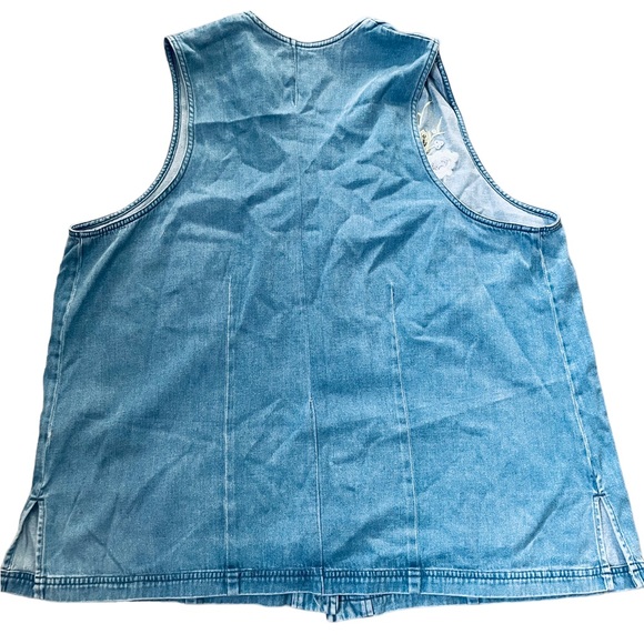 Denim Embroidered Wildflower Romantic Whimsical Floral Sleeveless Button Up Top - Picture 4 of 5